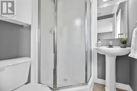4 Beardmore Crescent Halton Hills (ac Acton) ON L7J 2Y9