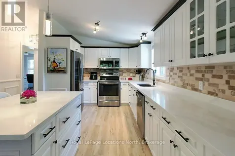 13 Pennsylvania Avenue Wasaga Beach ON L9Z 3A8