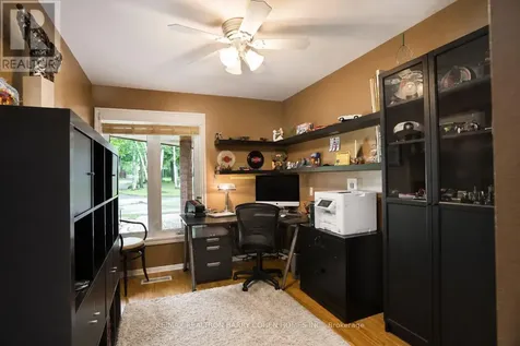 700 Lake Drive North Georgina (historic Lakeshore Communities) ON L4P 3C8