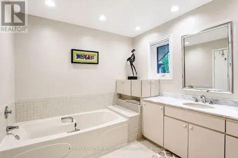 700 Lake Drive North Georgina (historic Lakeshore Communities) ON L4P 3C8