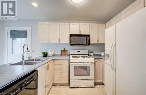 27 Chandos Drive Kitchener ON N2A 3C2
