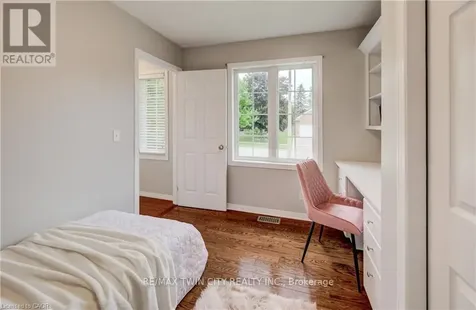 27 Chandos Drive Kitchener ON N2A 3C2