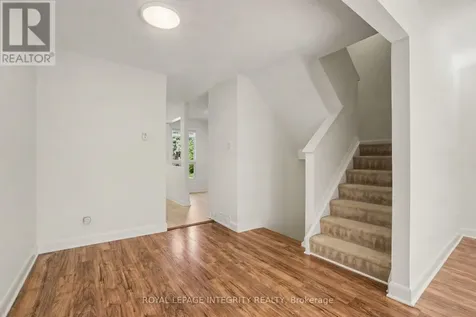 1507 Ballard Court Ottawa ON K1B 4Z1