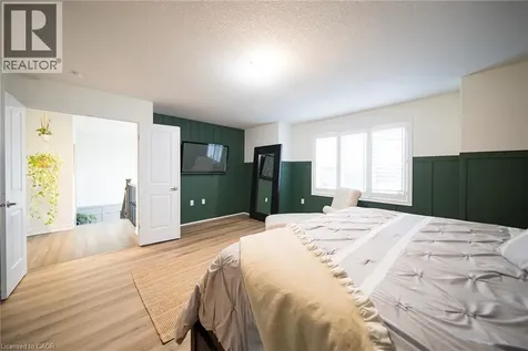 73 Eleanor Avenue Hamilton ON L8W 1C8