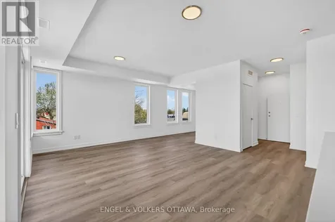 120 Stardust Private Ottawa ON K1T 3W6