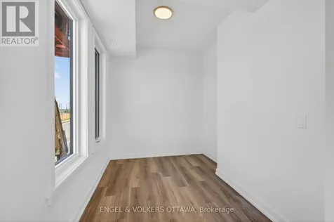 120 Stardust Private Ottawa ON K1T 3W6
