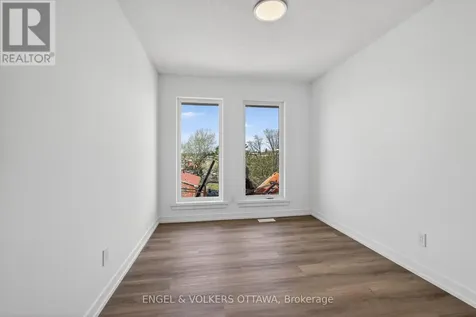 120 Stardust Private Ottawa ON K1T 3W6