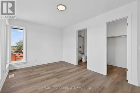120 Stardust Private Ottawa ON K1T 3W6