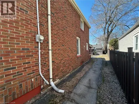 72 East 32nd Street Hamilton ON L8V 3R9