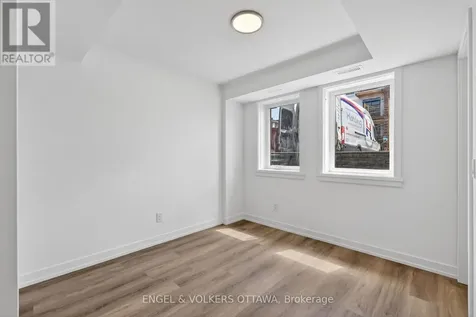 100 Stardust Private Ottawa ON K1T 3W6