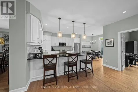 564 Erinwoods Circle Ottawa ON K2J 5M8