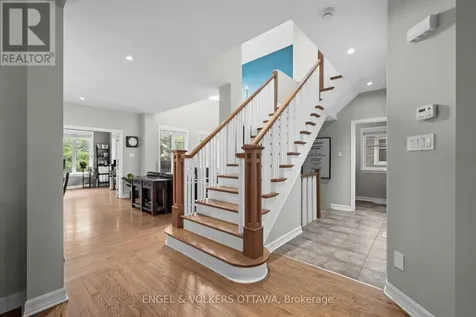 564 Erinwoods Circle Ottawa ON K2J 5M8