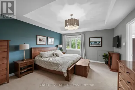 564 Erinwoods Circle Ottawa ON K2J 5M8