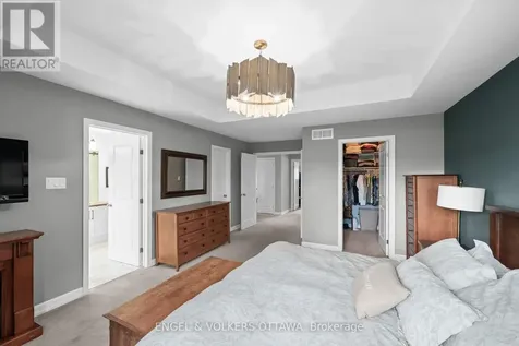 564 Erinwoods Circle Ottawa ON K2J 5M8