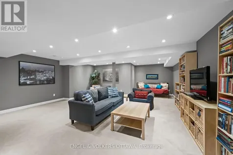 564 Erinwoods Circle Ottawa ON K2J 5M8