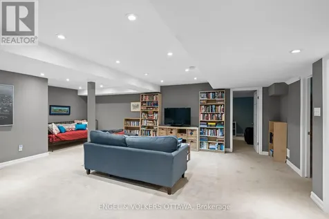 564 Erinwoods Circle Ottawa ON K2J 5M8