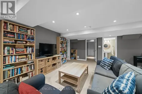 564 Erinwoods Circle Ottawa ON K2J 5M8