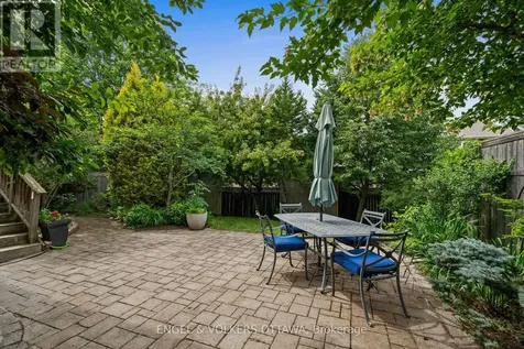 564 Erinwoods Circle Ottawa ON K2J 5M8