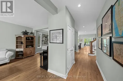 564 Erinwoods Circle Ottawa ON K2J 5M8