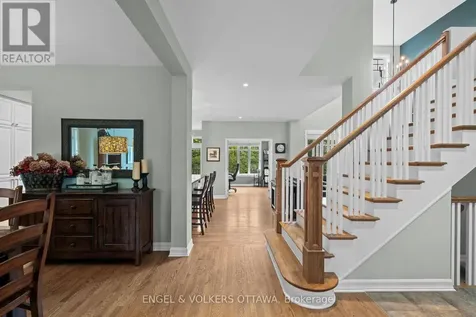 564 Erinwoods Circle Ottawa ON K2J 5M8