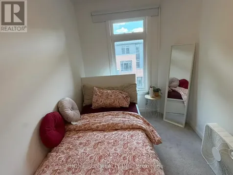 577 Halo Private Ottawa ON K1C 0C7