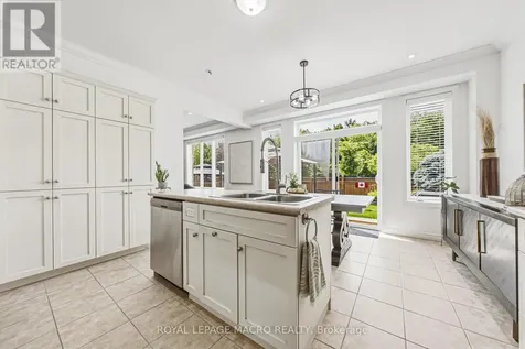 20 Degrow Crescent Hamilton ON L0R 1C0