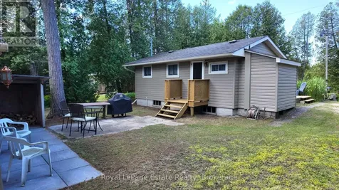 407 Third Avenue North South Bruce Peninsula ON N0H 2G0