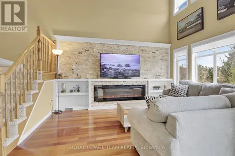 2136 Bergamot Circle Ottawa ON K4A 4R4