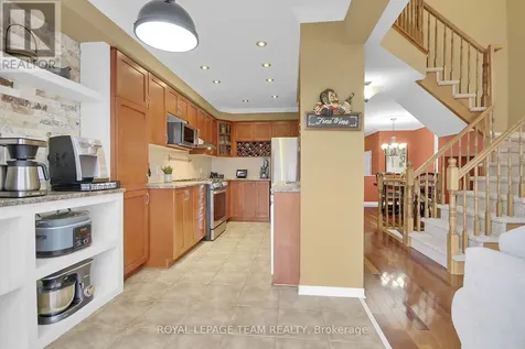 2136 Bergamot Circle Ottawa ON K4A 4R4