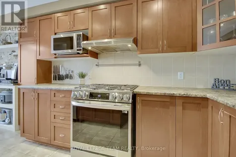 2136 Bergamot Circle Ottawa ON K4A 4R4