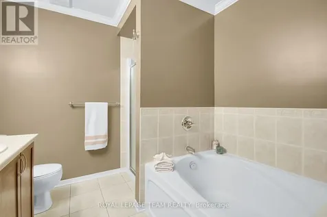 2136 Bergamot Circle Ottawa ON K4A 4R4