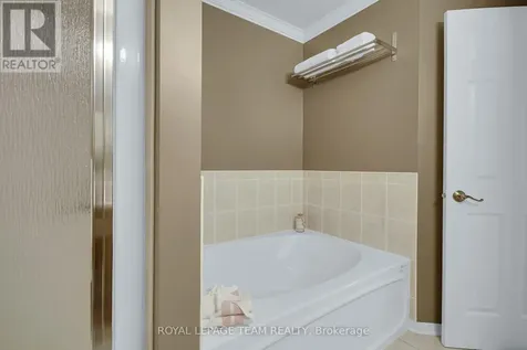 2136 Bergamot Circle Ottawa ON K4A 4R4