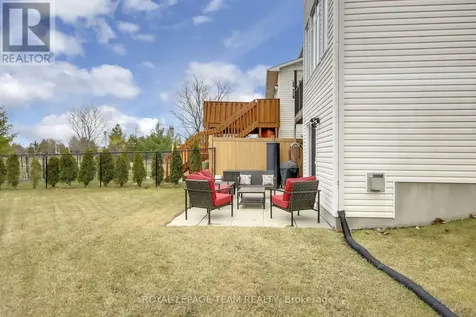 2136 Bergamot Circle Ottawa ON K4A 4R4