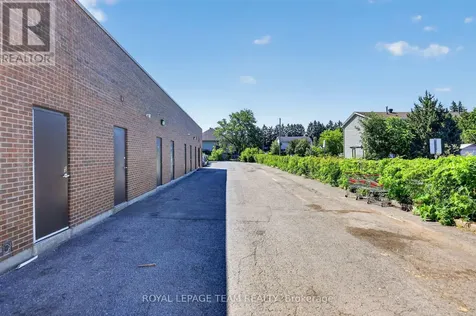 888 Meadowlands Drive East Ottawa ON K2C 3R2