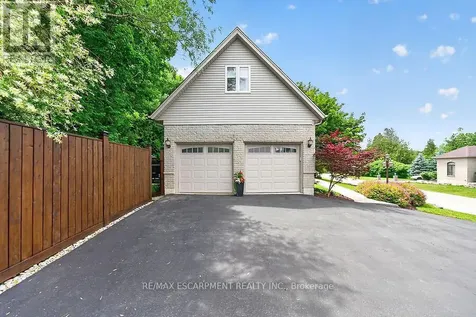 4 Valley Ridge Lane Hamilton ON L8N 2Z7