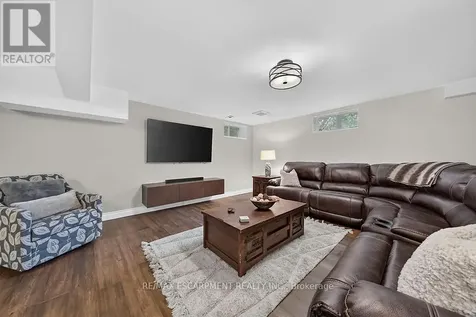4 Valley Ridge Lane Hamilton ON L8N 2Z7