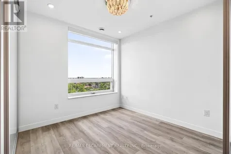 479 Charlton Avenue Hamilton (stinson) ON L8N 0B4
