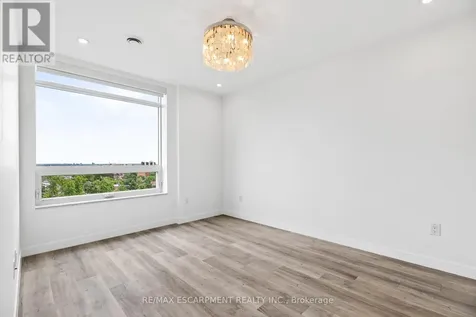 479 Charlton Avenue Hamilton (stinson) ON L8N 0B4