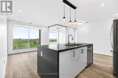 479 Charlton Avenue Hamilton (stinson) ON L8N 0B4