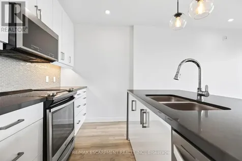 479 Charlton Avenue Hamilton (stinson) ON L8N 0B4