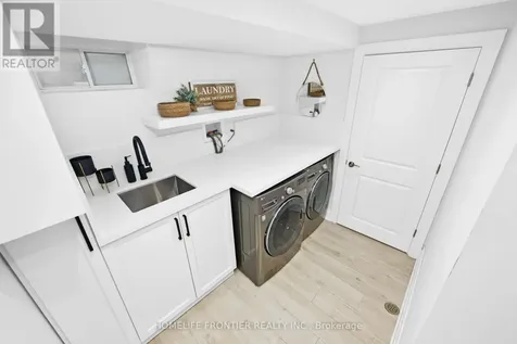 2138 Truscott Drive Mississauga (clarkson) ON L5J 2A6