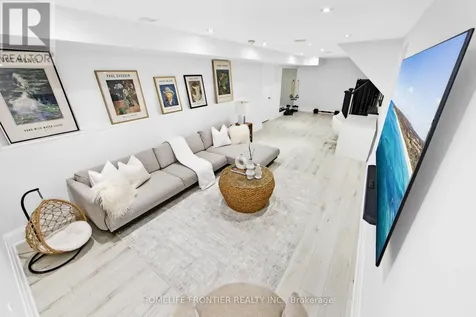 2138 Truscott Drive Mississauga (clarkson) ON L5J 2A6