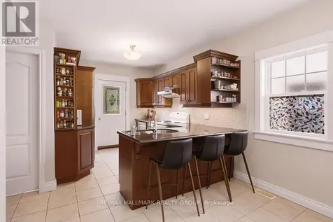 94 Marlborough Avenue Ottawa ON K1N 8E9