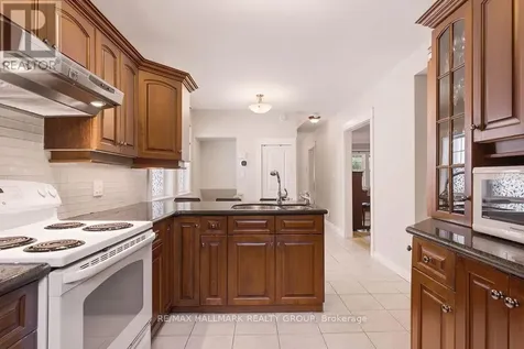 94 Marlborough Avenue Ottawa ON K1N 8E9