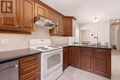 94 Marlborough Avenue Ottawa ON K1N 8E9
