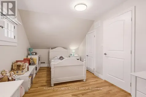 94 Marlborough Avenue Ottawa ON K1N 8E9