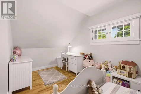 94 Marlborough Avenue Ottawa ON K1N 8E9