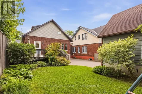 94 Marlborough Avenue Ottawa ON K1N 8E9