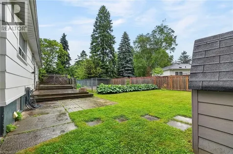 219 Fiddler's Green Road Ancaster ON L9G 1W7