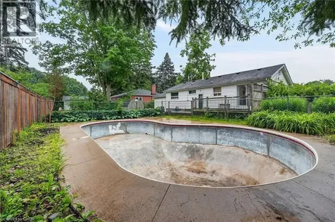 219 Fiddler's Green Road Ancaster ON L9G 1W7
